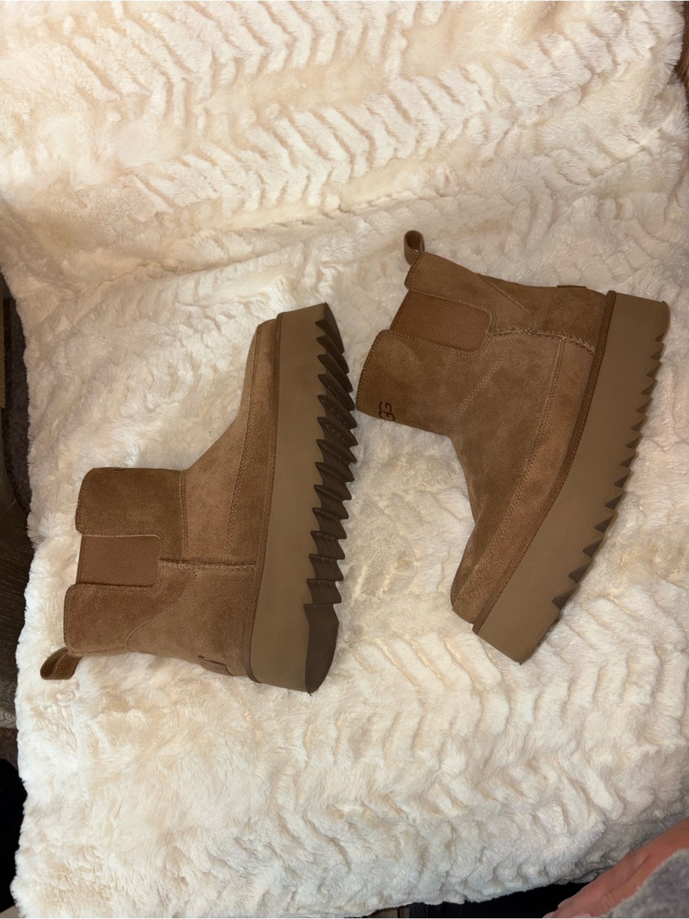 UGG Chelsea Platform Mini Boot Chestnut - Picture 5 of 8
